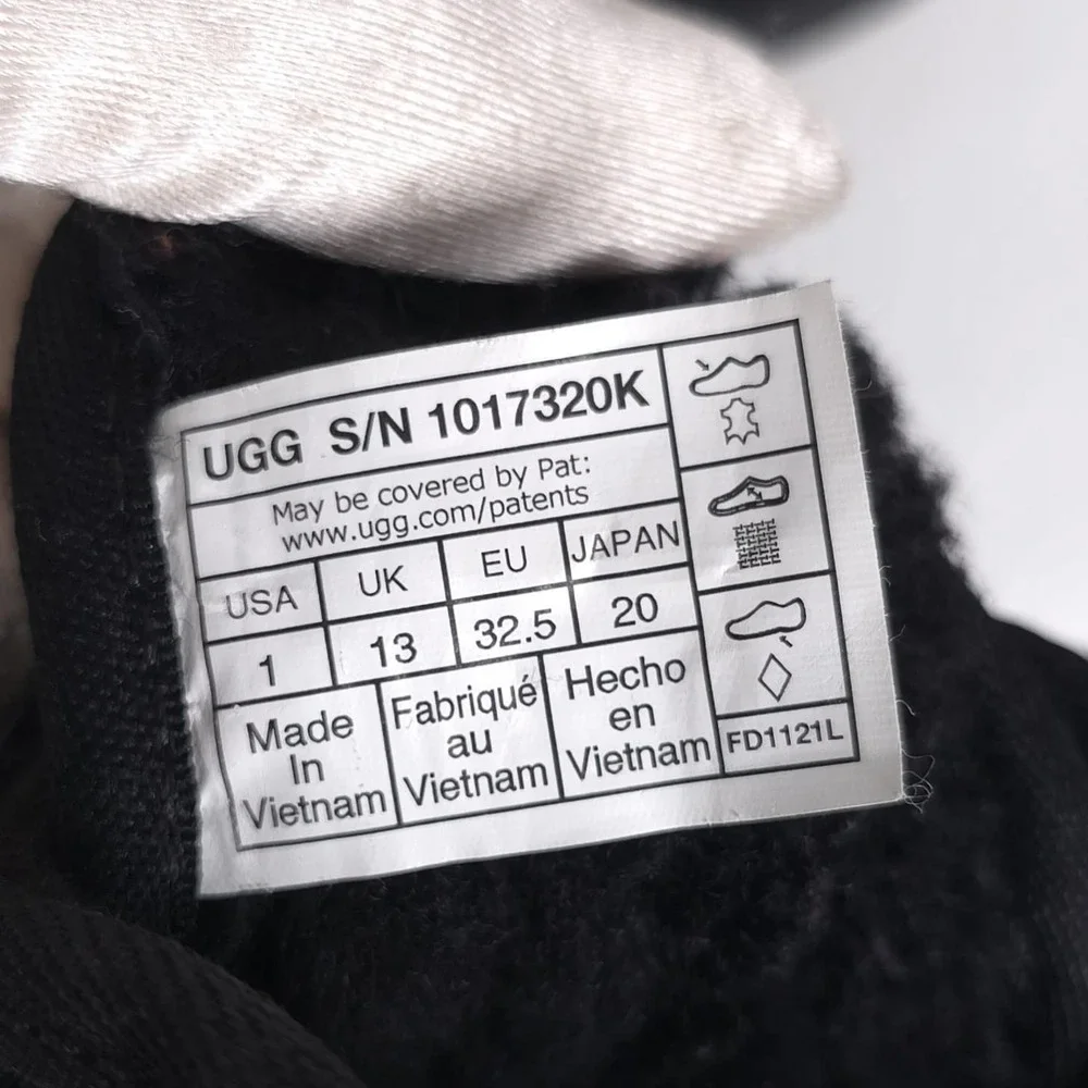 UGG Neumal Black Suede Chukka Boots Unisex Kids Size 1 Youth Lace‎ Up